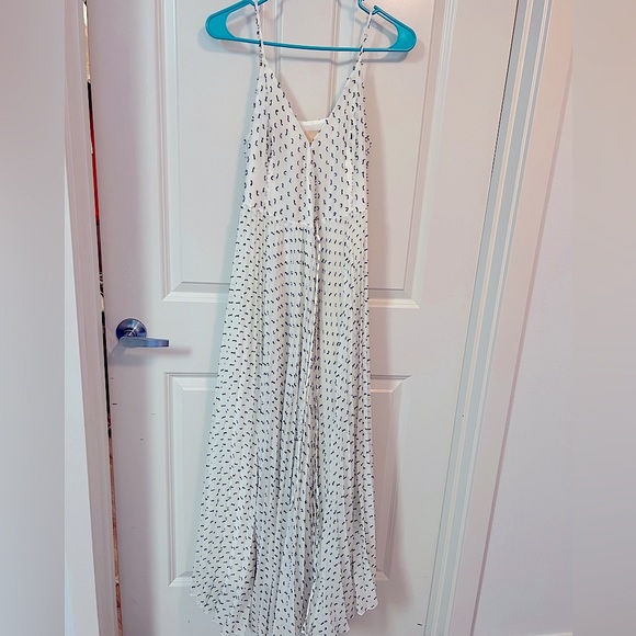 Pleated wrap around maxi dress by H&M 2019 collection by blogger - Picture 2 of 10